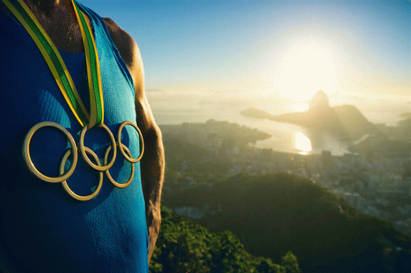 Олимпийцы на фоне Рио-де-Жанейро.