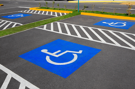 Тротуарная разметка для парковочных мест для инвалидов